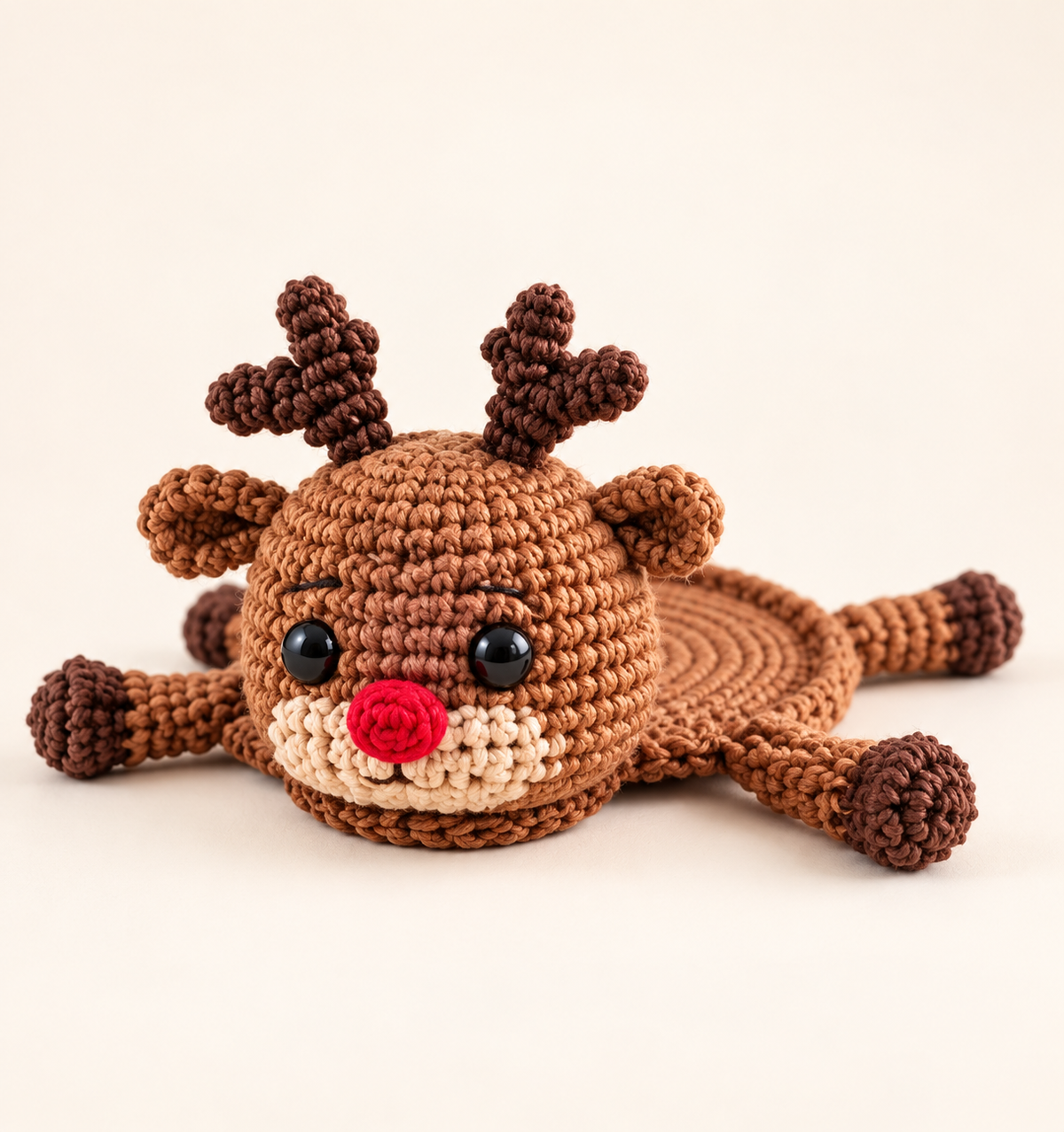 Christmas reindeer mug mat crochet pattern - crochet detail