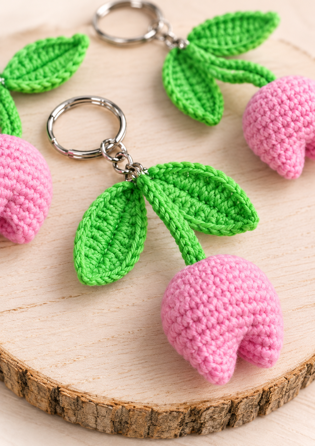 Tulip keychain crochet pattern - crochet leaf and tulip detail